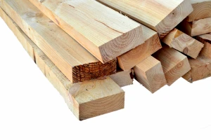 Barras y listones de madera de pino